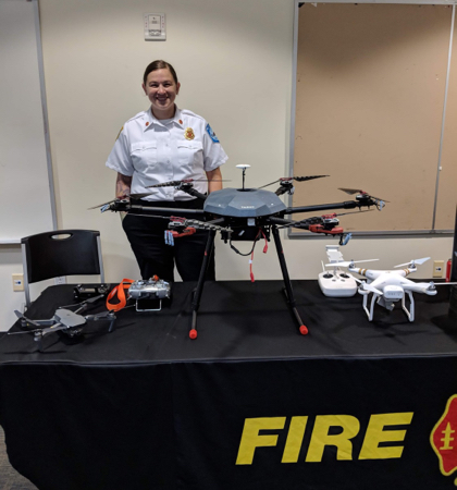 Katie Thielmeyer 5 Met Drones Op Tafel