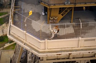 Kijken: drone filmt straatdansers op Eiffeltoren