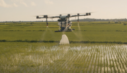 Onlinedronekopen 13 Anti-malaria drones met Dr. Knols en Mr. Welter