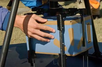 Amerikaanse supermarktketen Walmart start proef met dronebezorging