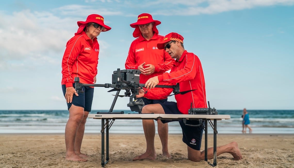 Hoe drones worden gebruikt voor zoek- en reddingsacties 1 DJI M30T Surf Life Saving QLD Case Study DJI025-PGF0408