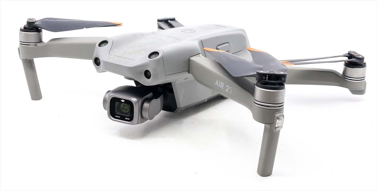 Veel Dronepiloten Beginnen Met Een Compacte Instapdrone, Maar Wie Zich Serieuzer Gaat Toeleggen Op Landschapsfotografie Merkt Al Snel Dat De Apparatuur Beperkingen Kan Opleggen. Een Kleine Sensor Heeft Nu Eenmaal Een Beperkt Dynamisch Bereik, Van Een Instelbaar Diafragma Is Geen Sprake En Digitaal Zoomen Leidt Altijd Tot Kwaliteitsverlies. Een Upgrade Naar Een Geavanceerder Model Ligt Dan Voor De Hand. Door Te Kiezen Voor Een Tweedehands Drone Blijft Zo’n Stap Bovendien Betaalbaar, Zeker Wanneer Je Je Huidige Drone Inruilt.