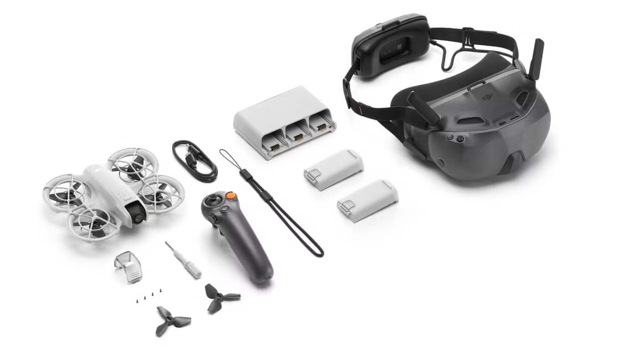 Wie Kennis Wil Maken Met Fpv-Vliegen Zonder Direct Honderden Euro’s Extra Kwijt Te Zijn Aan Accessoires, Kan De Komende Twee Dagen Zijn Slag Slaan Bij Ibood. Tijdens De Speciale Hunt-Promotiedagen Biedt De Webshop De Complete Dji Neo Motion Fly More Combo Aan Voor Slechts €329. Daarbij Krijg Je Niet Alleen De Ultracompacte Neo-Drone, Maar Ook De Dji Goggles N3 En Rc Motion 3-Controller Voor Een Laagdrempelige Fpv-Ervaring.