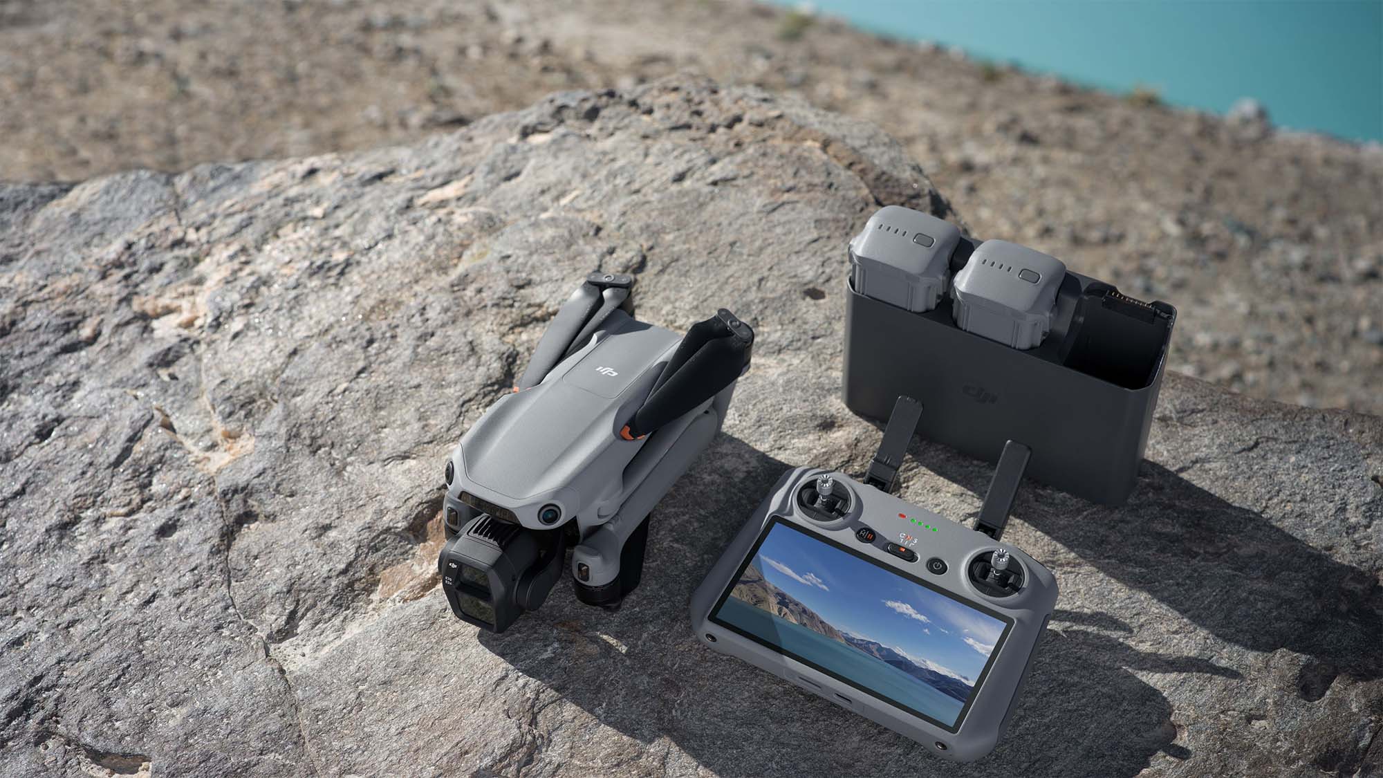 Ik Vloog Vrijwel Alle Dji-Drones. Dit Zijn Mijn Vijf Favorieten Van Dit Moment | 2 In De Afgelopen Twaalf Jaar Heb Ik Als Professioneel Dronepiloot En Redacteur Van Tientallen Verschillende Drones Gevlogen, Getest En Beoordeeld. Van Compacte Recreatieve Toestellen Tot Professionele Opnameplatforms: Vrijwel Elke Dji-Drone Die De Afgelopen Jaren Is Verschenen Heb Ik In Mijn Handen Gehad. Regelmatig Krijg Ik De Vraag Welke Drones Ik Zelf Zou Aanbevelen. Dat Hangt Natuurlijk Af Van Het Beoogde Gebruik, Maar Als Ik Op Dit Moment Vijf Modellen Zou Moeten Uitkiezen, Dan Zijn Dit Mijn Favorieten.