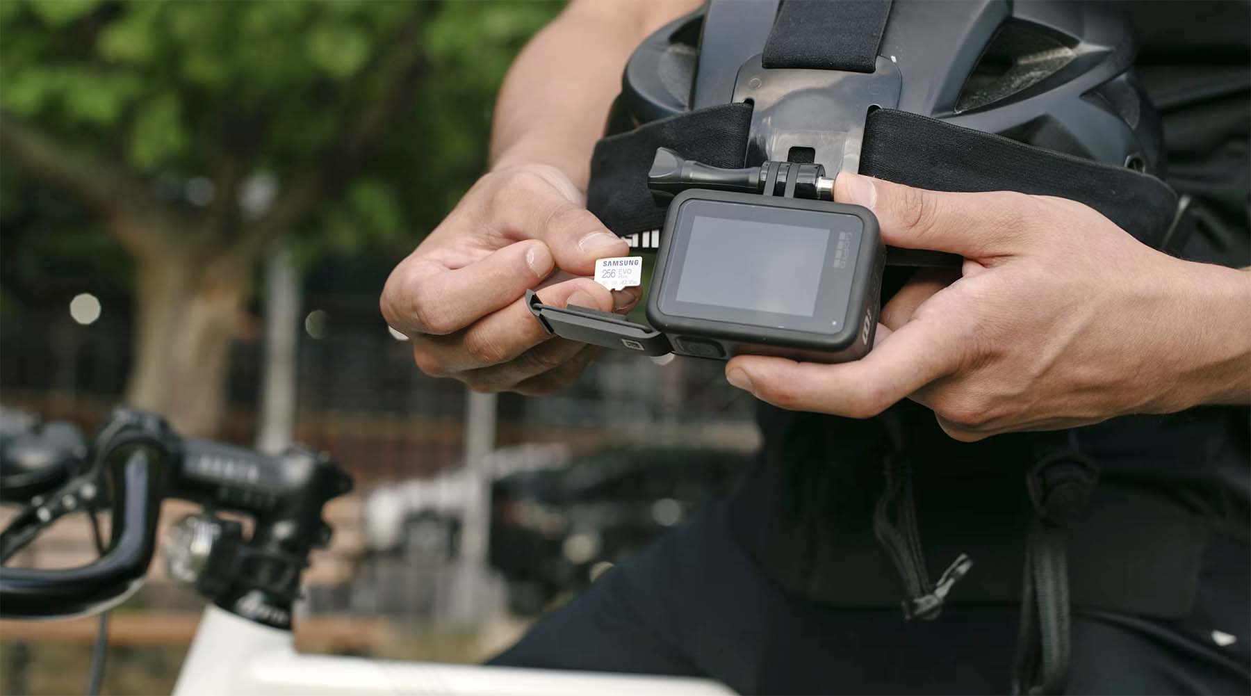 Of Je Nu Een Mountainbiketocht, Wandelvakantie, Roadtrip Of Dag Op Het Water Wilt Vastleggen, Dynamische Video’s Vragen Om Meer Dan Statische Standpunten. Met De Juiste Drone Kun Je Jezelf Automatisch Laten Volgen, Spectaculaire Overzichtsbeelden Maken Of Zelfs Met Hoge Snelheid Door Uitdagende Omgevingen Vliegen. Combineer Die Luchtopnames Met Beelden Van Een Action Cam En Je Creëert Video’s Die Een Avontuur Veel Intenser Laten Beleven. Van Fpv-Drones Tot Slimme Volgdrones En Compacte Action Cams: Er Zijn Volop Mogelijkheden Om Actievideo’s Te Maken.