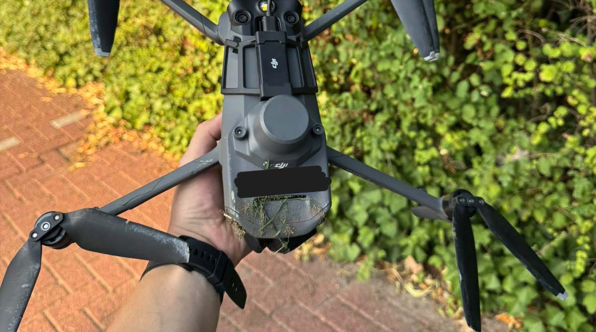 Een Drone-Inspectie Van Gevels In Zwolle Is Deze Week Volledig Uit De Hand Gelopen. Bij Twee Verschillende Flatcomplexen Werden Drones Tijdens De Werkzaamheden Beschadigd En Neergehaald. In Één Geval Heeft Een Bewoner Vanuit Een Balkon Vermoedelijk Met Een Luchtbuks Op De Drone Geschoten; Kort Daarna Werd Bij Een Ander Complex Een Plant Naar Een Drone Gegooid. Dat Vertelt Een Drone-Operator Aan.
