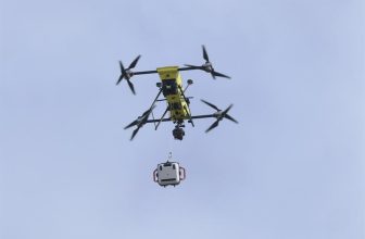 AED-drone van Everdrone helpt opnieuw leven redden bij hartstilstand | Dronewatch