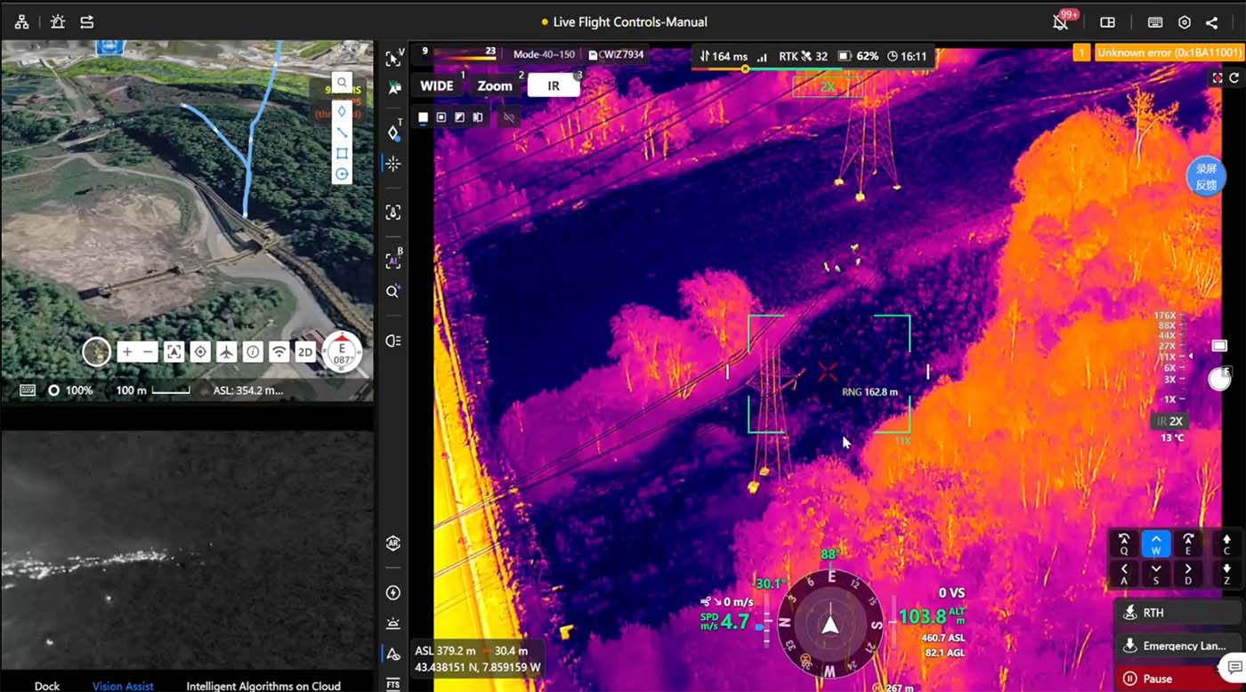 Nieuwe Dji Dock 4 Verwisselt Droneaccu In Minder Dan Een Minuut | 2 Dji Enterprise Introduceert De Dock 4, Een Dockingstation Voor Geautomatiseerde Dronevluchten In Combinatie Met De Nieuwe Matrice 5Td. Dankzij Een Systeem Voor Automatische Accuwissel Kan De Drone Binnen Een Minuut Weer Klaarstaan Voor Een Volgende Missie. Het Systeem Is Ontworpen Voor Vrijwel Continu Gebruik En Biedt Onder Meer Verbeterde Communicatievoorzieningen En Ondersteuning Voor Professionele Bvlos-Operaties.